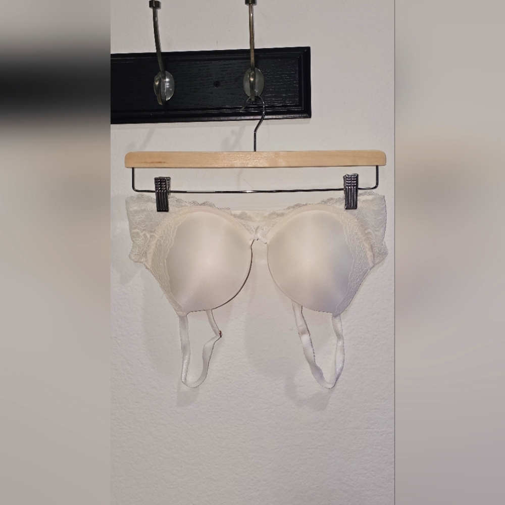 Victoria's Secret "Dream Angels" NWOT 38B white push up bra.
